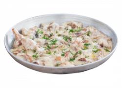 Грибы со сметанным соусом